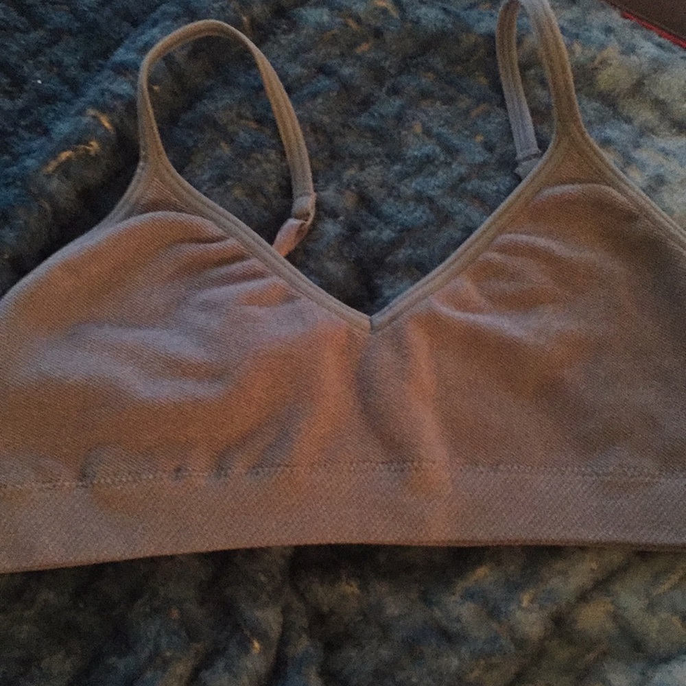 Bras - Picture 4 of 8